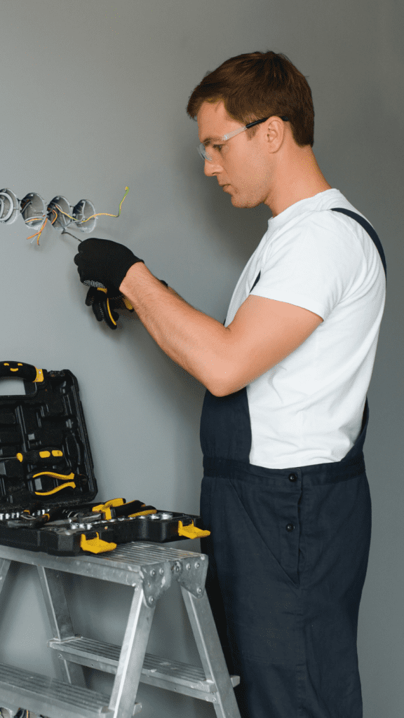 Elektroinstallation für Ihr Eigenheim. Kabelverlegung, Anschlüsse, Gebäudeautomatisierung, Programmierung und mehr